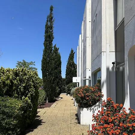 Kyriad Martigues Sud-2