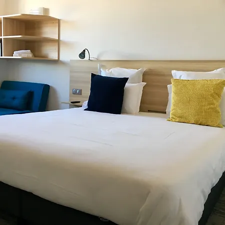 Brit Hotel Martigues Nord-2